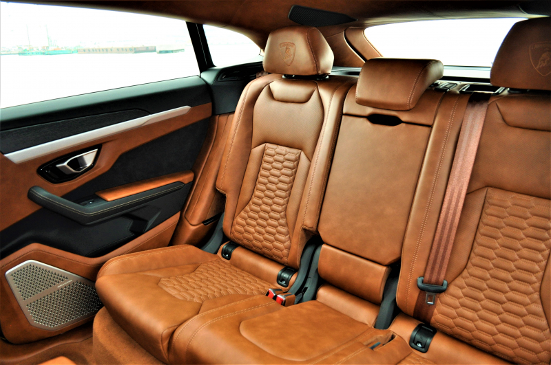 ランボルギーニ ウルス 中古車