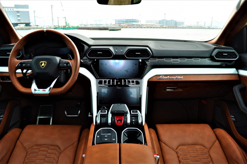 ランボルギーニ ウルス 中古車