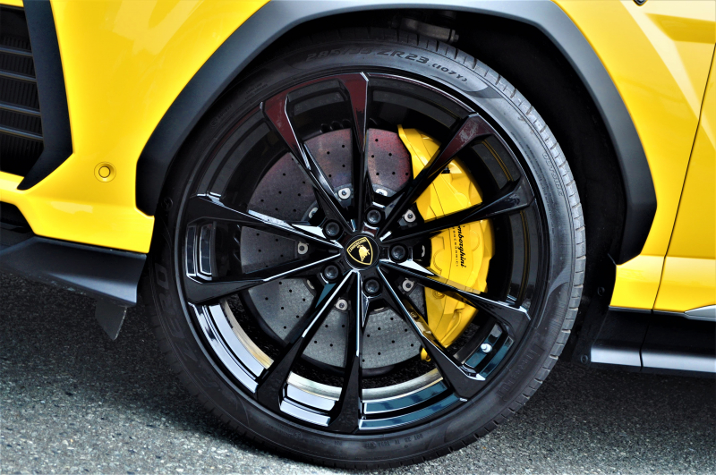 ランボルギーニ ウルス 中古車