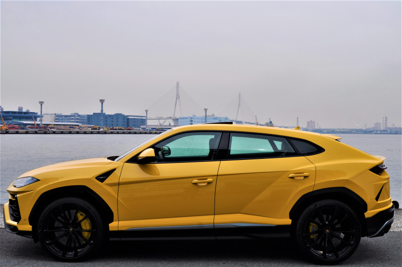 ランボルギーニ ウルス 中古車