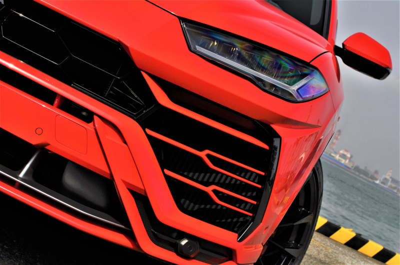 ランボルギーニ ウルス 中古車