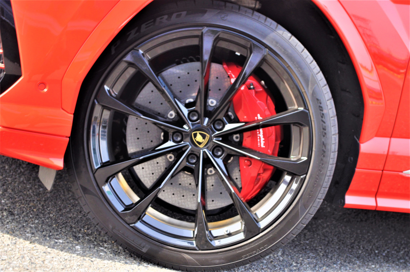 ランボルギーニ ウルス 中古車