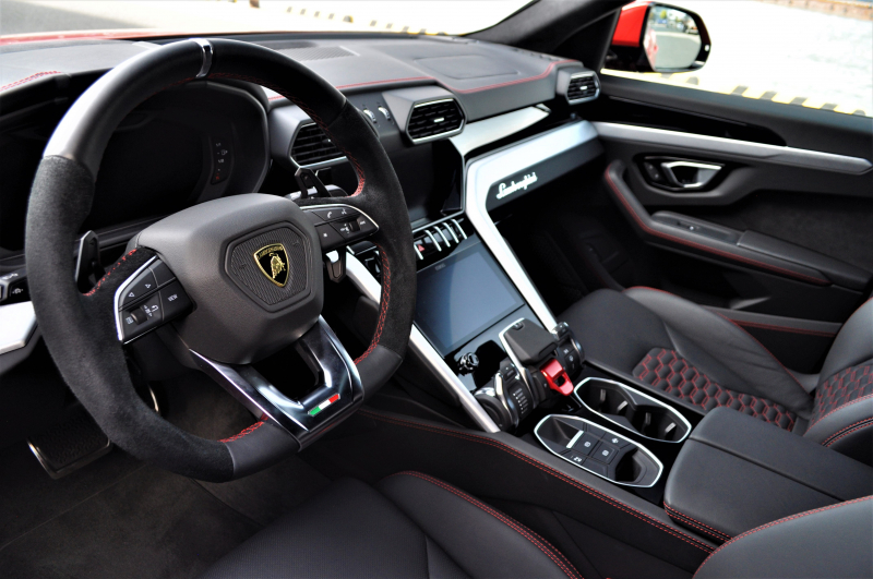 ランボルギーニ ウルス 中古車