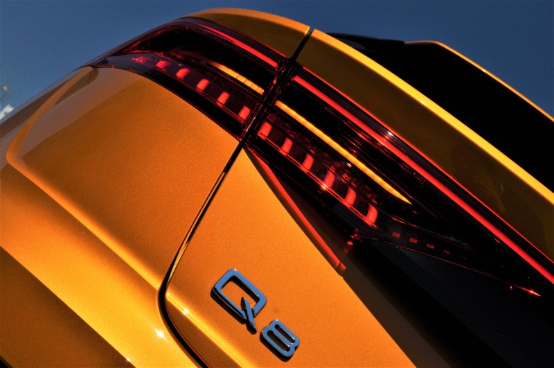 アウディ Q8 中古車