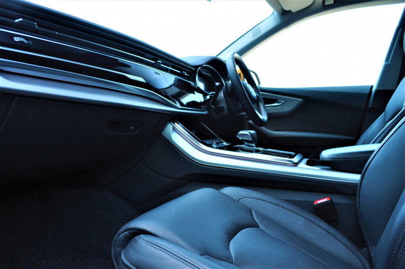 アウディ Q8 中古車