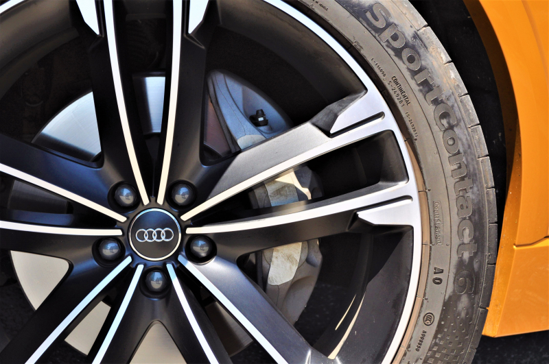 アウディ Q8 中古車