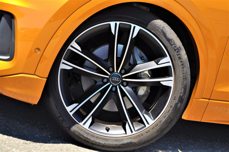 アウディ Q8 中古車