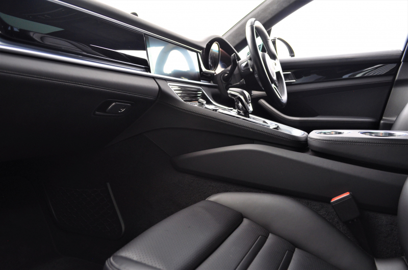 ポルシェ パナメーラ 中古車