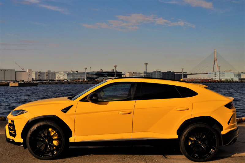 ランボルギーニ ウルス 中古車