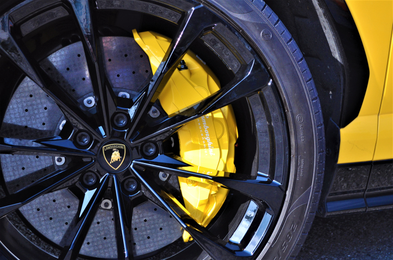 ランボルギーニ ウルス 中古車