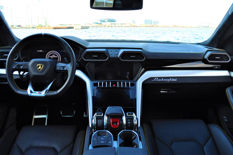 ランボルギーニ ウルス 中古車