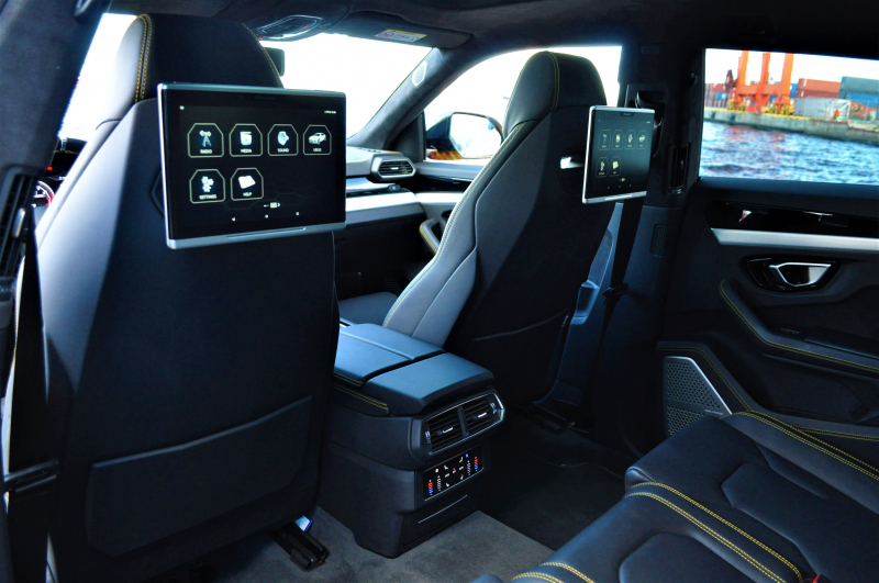 ランボルギーニ ウルス 中古車