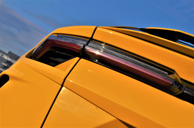 ランボルギーニ ウルス 中古車