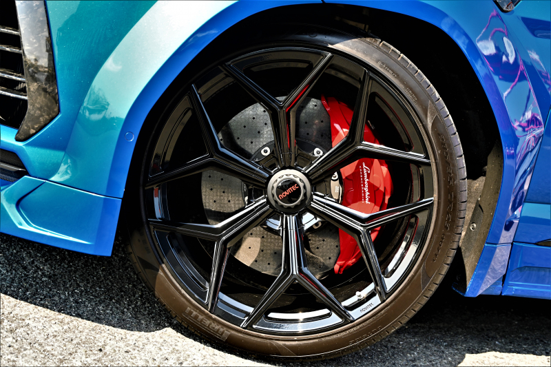 ランボルギーニ ウルス 中古車