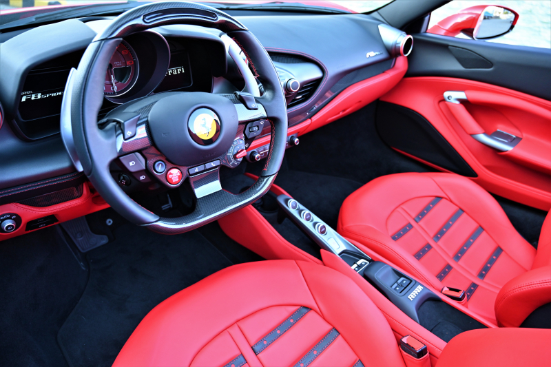 フェラーリ F8 トリブート 新車