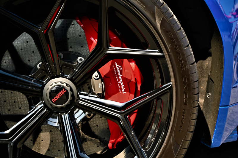 ランボルギーニ ウルス 中古車