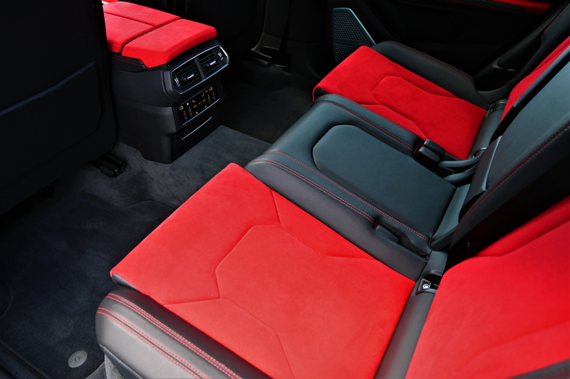 ランボルギーニ ウルス 中古車