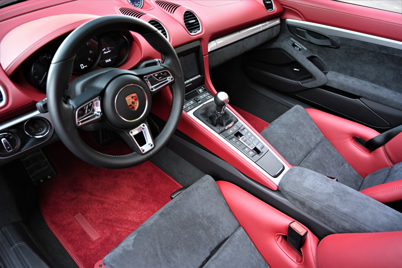 ポルシェ 718スパイダー 中古車