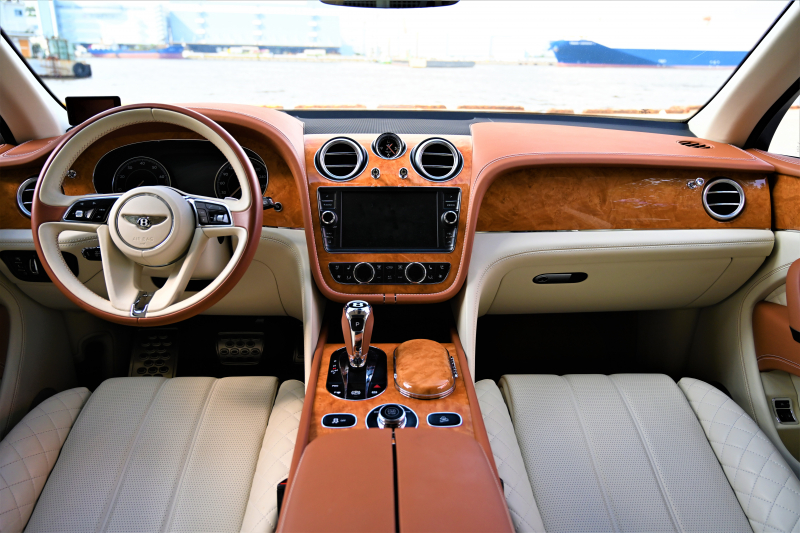 ベントレー ベンテイガ 中古車