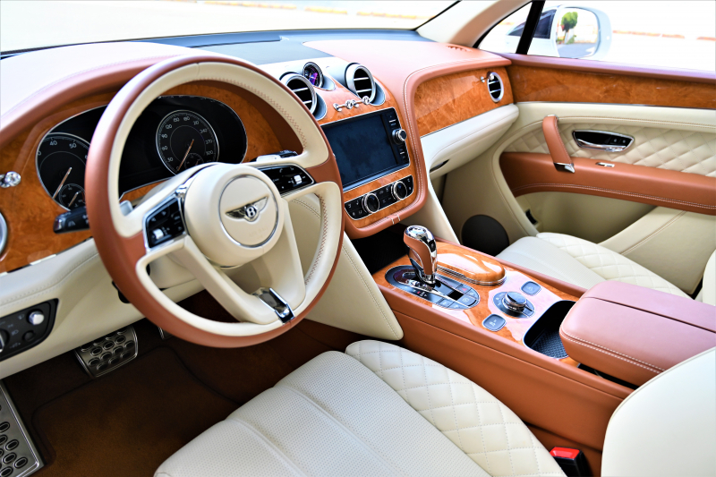 ベントレー ベンテイガ 中古車