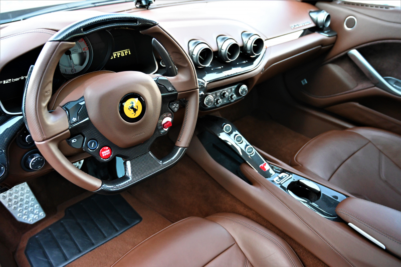 フェラーリ F12ベルリネッタ 中古車