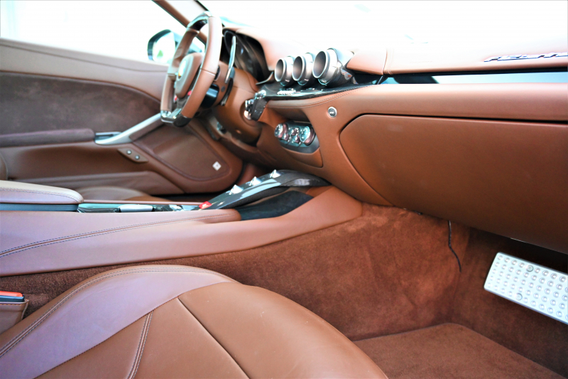 フェラーリ F12ベルリネッタ 中古車