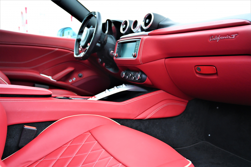 フェラーリ カリフォルニアT 中古車