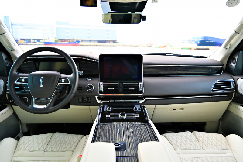 リンカーン ナビゲーター 中古車