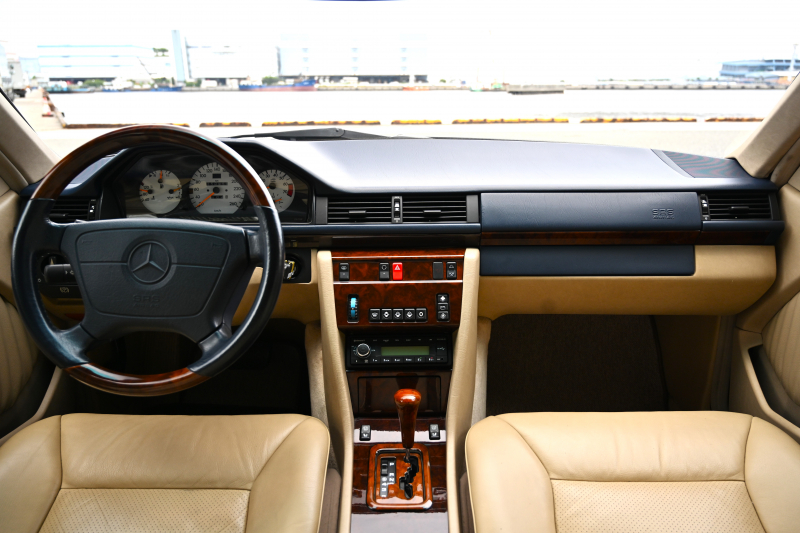 メルセデスベンツ Eクラス 中古車