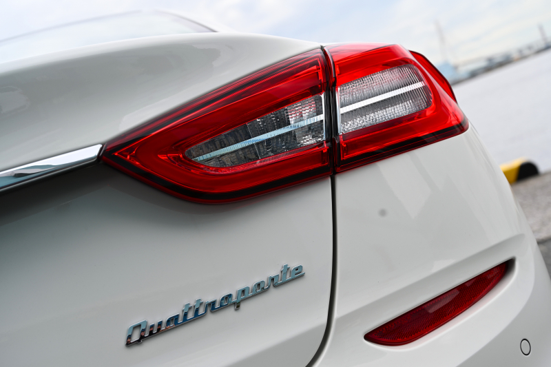 マセラティ クアトロポルテ 中古車