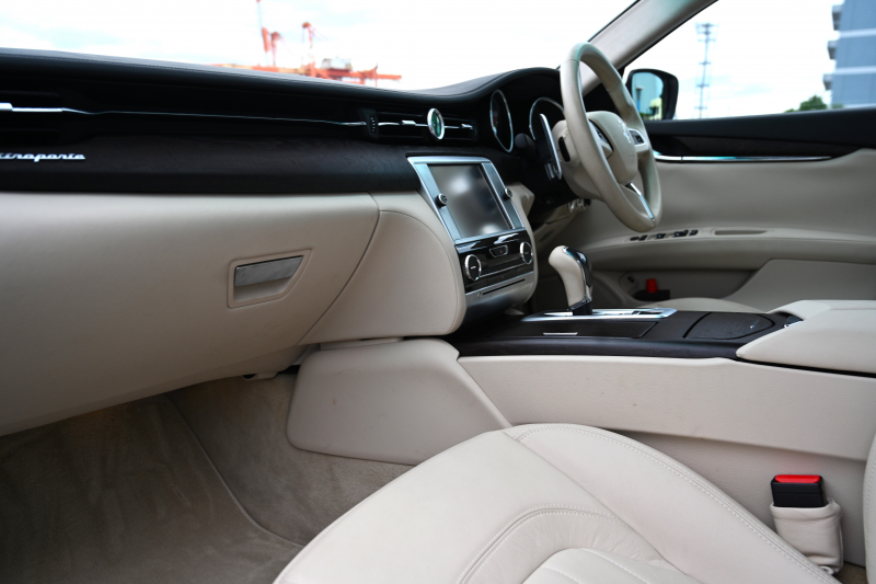 マセラティ クアトロポルテ 中古車