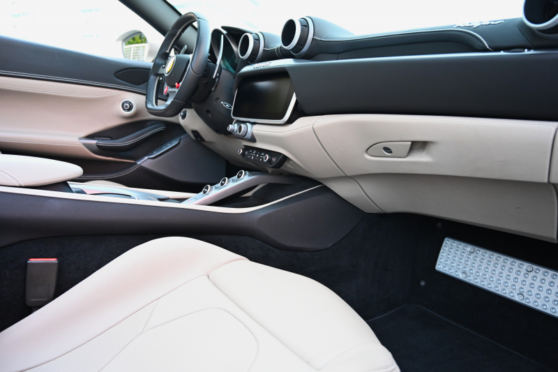 フェラーリ ポルトフィーノ 中古車