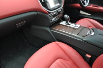 マセラティ ギブリ 中古車