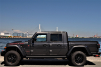 ジープ グラディエーター 新車