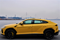 ランボルギーニ ウルス 中古車