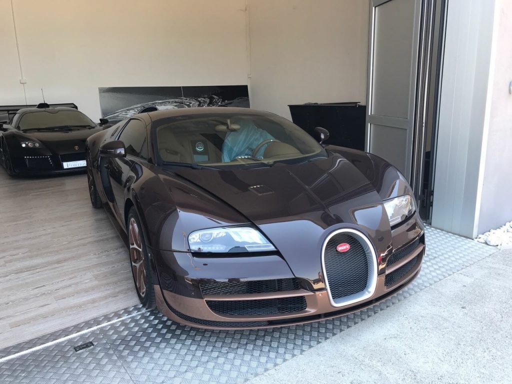 ブガッティ ヴェイロン Bugatti Veyron 即納可能車最新入庫 フェラーリ ポルシェ 新車 中古車輸入販売 買取 専門店 Iwasaki 神奈川 横浜 スーパーカーの輸入販売は岩崎にお任せください