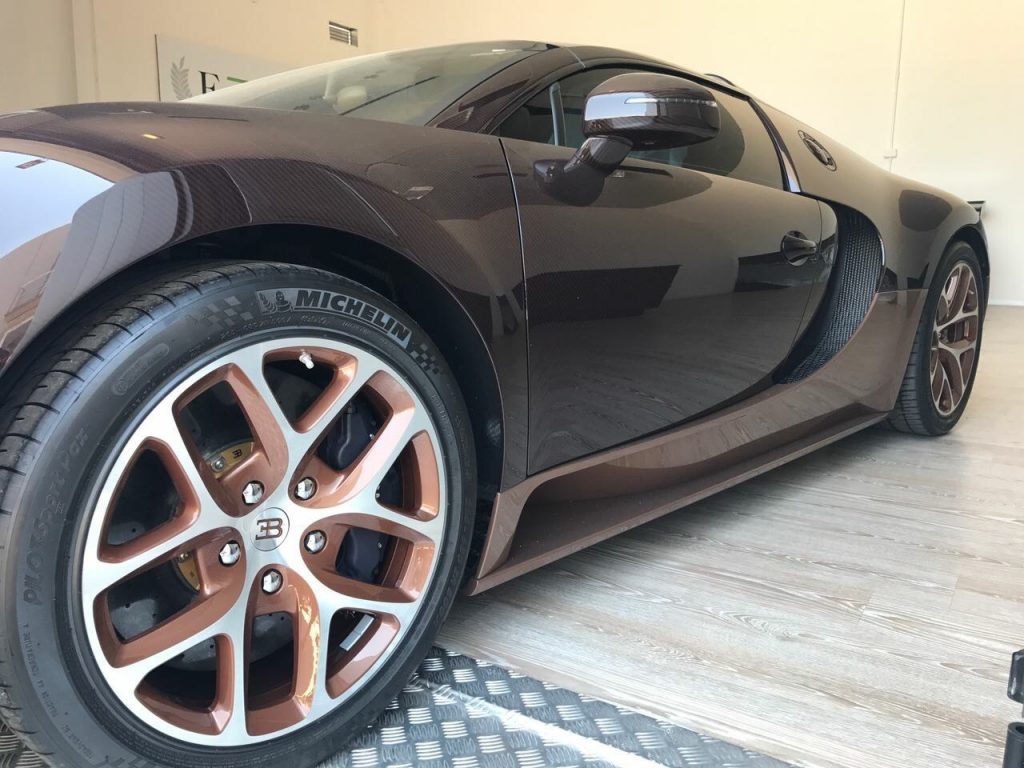 ブガッティ ヴェイロン Bugatti Veyron 即納可能車最新入庫 フェラーリ ポルシェ 新車 中古車輸入販売 買取 専門店 Iwasaki 神奈川 横浜 スーパーカーの輸入販売は岩崎にお任せください