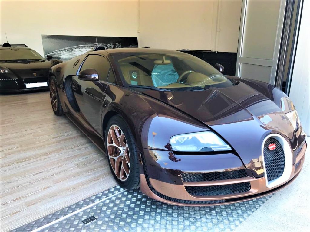 ブガッティ ヴェイロン Bugatti Veyron 即納可能車最新入庫 フェラーリ ポルシェ 新車 中古車輸入販売 買取 専門店 Iwasaki 神奈川 横浜 スーパーカーの輸入販売は岩崎にお任せください