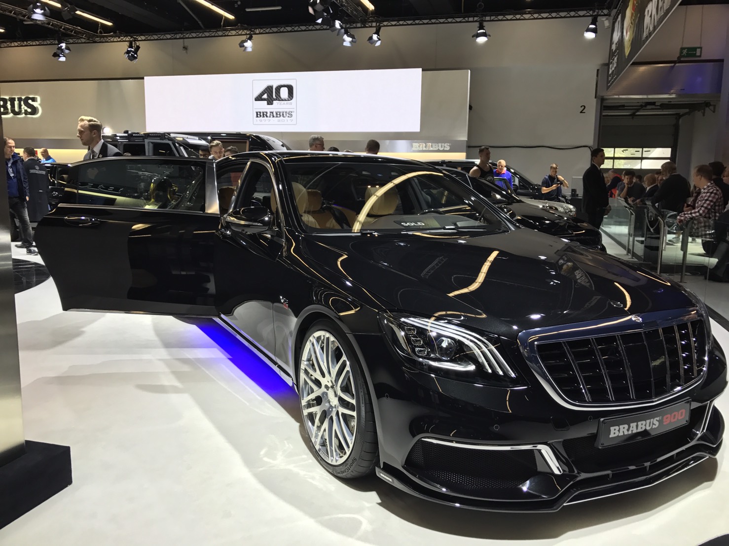 後期新型モデル BRABUS マイバッハ 900 コンプリート！！ - IWASAKI