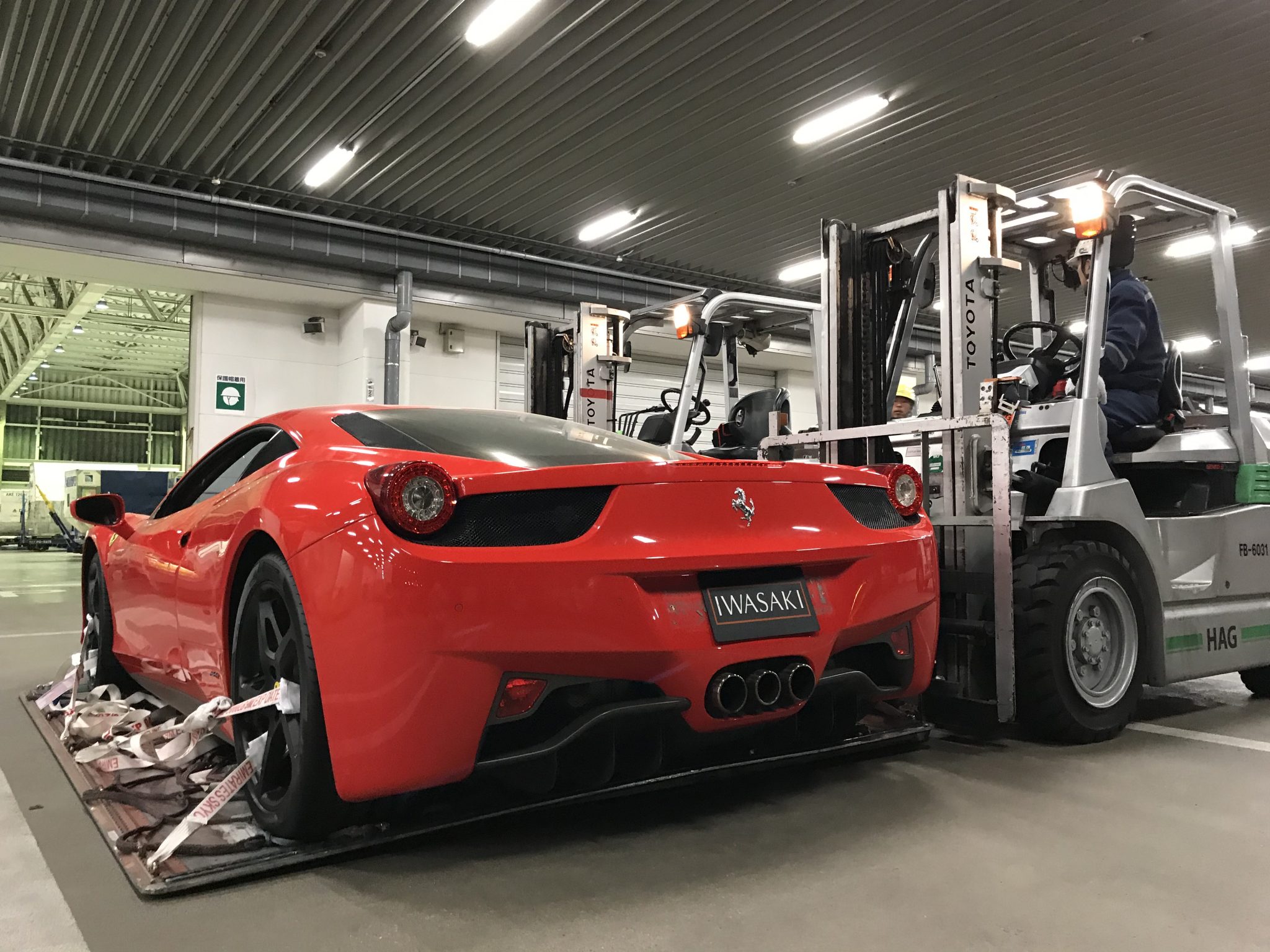 大人気！！待望のフェラーリ 458イタリア ロッソスクーデリア