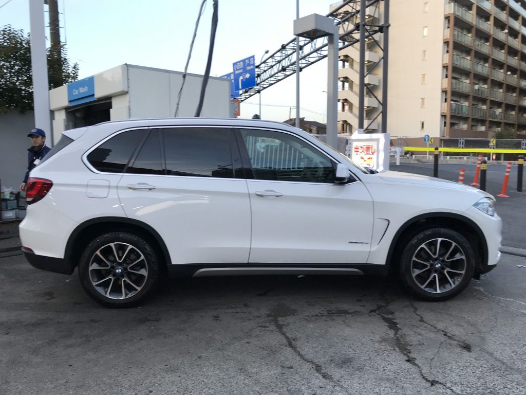 現行bmw X5 35d Xライン ワンオーナー 禁煙車 ガレージ保管 高額オプションフルop 新車同様2 1万km 当社管理ユーザー様ご紹介により緊急買取入庫 フェラーリ ポルシェ 新車 中古車輸入販売 買取 専門店 Iwasaki 神奈川 横浜 スーパーカーの輸入販売は岩崎にお