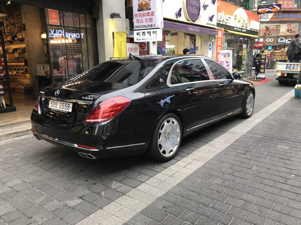 現行モデル メルセデスベンツ マイバッハ S600 ファーストクラスパッケージ 新車同様超極上車 日本より輸出 韓国へ登録納車の巻 フェラーリ ポルシェ 新車 中古車輸入販売 買取 専門店 Iwasaki 神奈川 横浜 スーパーカーの輸入販売は岩崎にお任せください