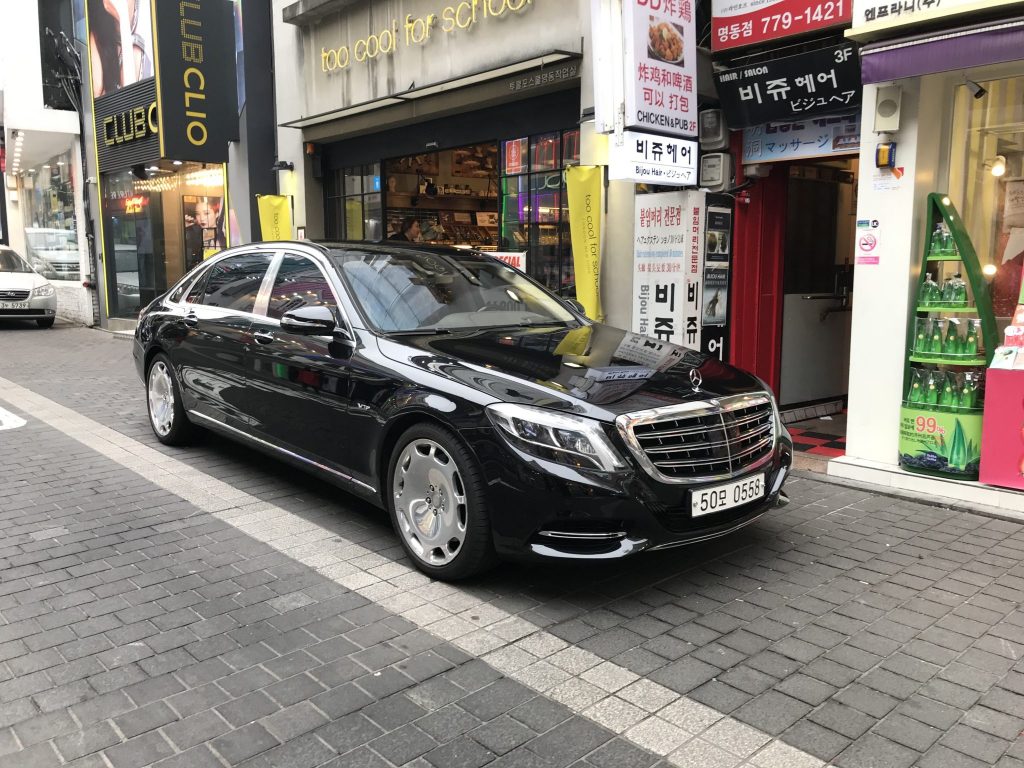 現行モデル メルセデスベンツ マイバッハ S600 ファーストクラスパッケージ 新車同様超極上車 日本より輸出 韓国へ登録納車の巻 フェラーリ ポルシェ 新車 中古車輸入販売 買取 専門店 Iwasaki 神奈川 横浜 スーパーカーの輸入販売は岩崎にお任せください