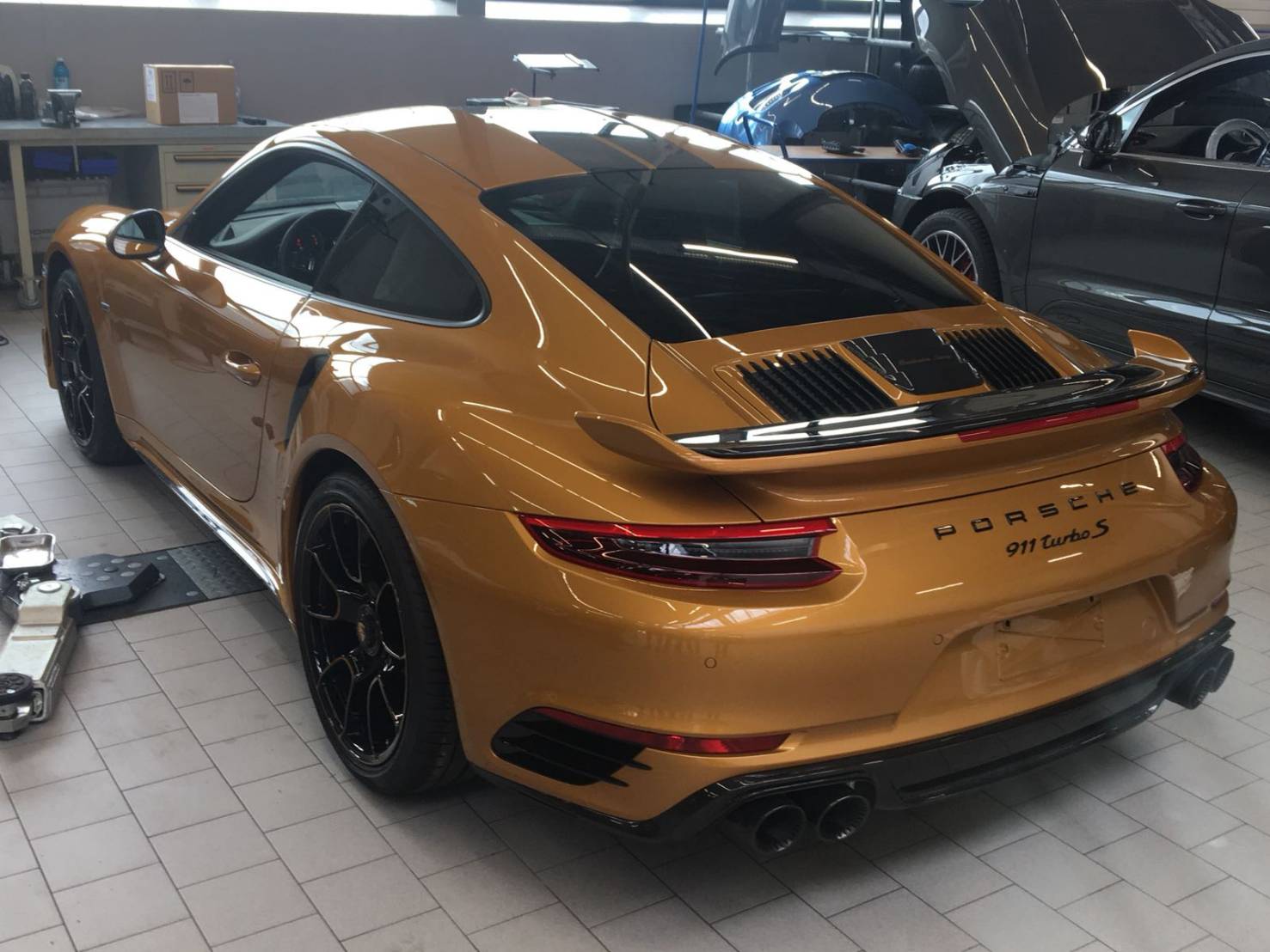 ポルシェ 991ターボS エクスクルーシブシリーズ限定モデル 世界限定500